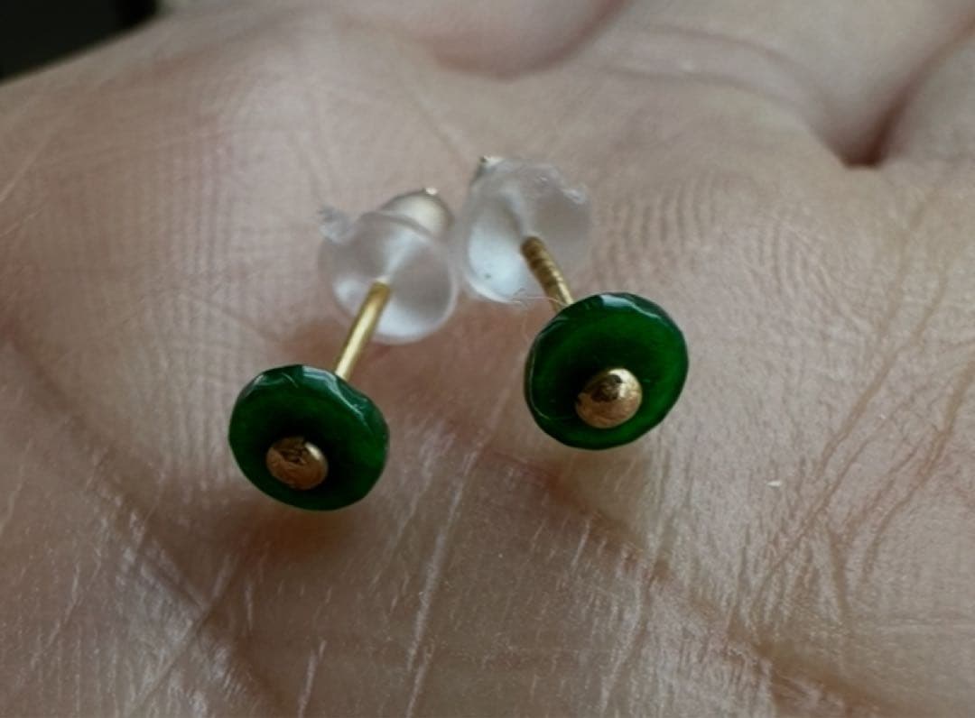 18 K金A U 750天然ジェダイト本翡翠スタッドピアス 鑑定書付き（中古品）