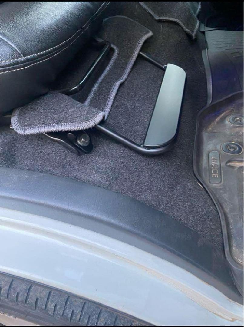 ハイエース200系　スーパーGL フットレスト　運転席側　足おき台