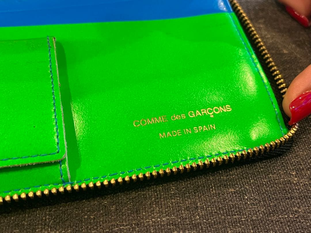 美品 COMME des GARCONS ネオン ブルー ジップ ウォレット