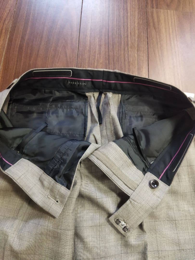 新品タグ付♪高級セットアップ 洋服の青山 グレー パンツスーツ 11号 9号