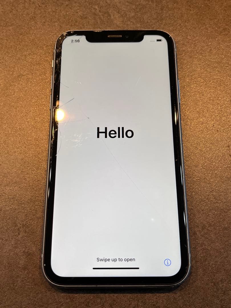 Apple iPhone XR 本体　画面割れあり