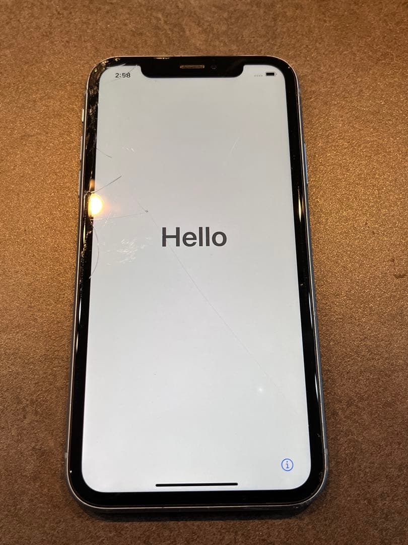 Apple iPhone XR 本体　画面割れあり