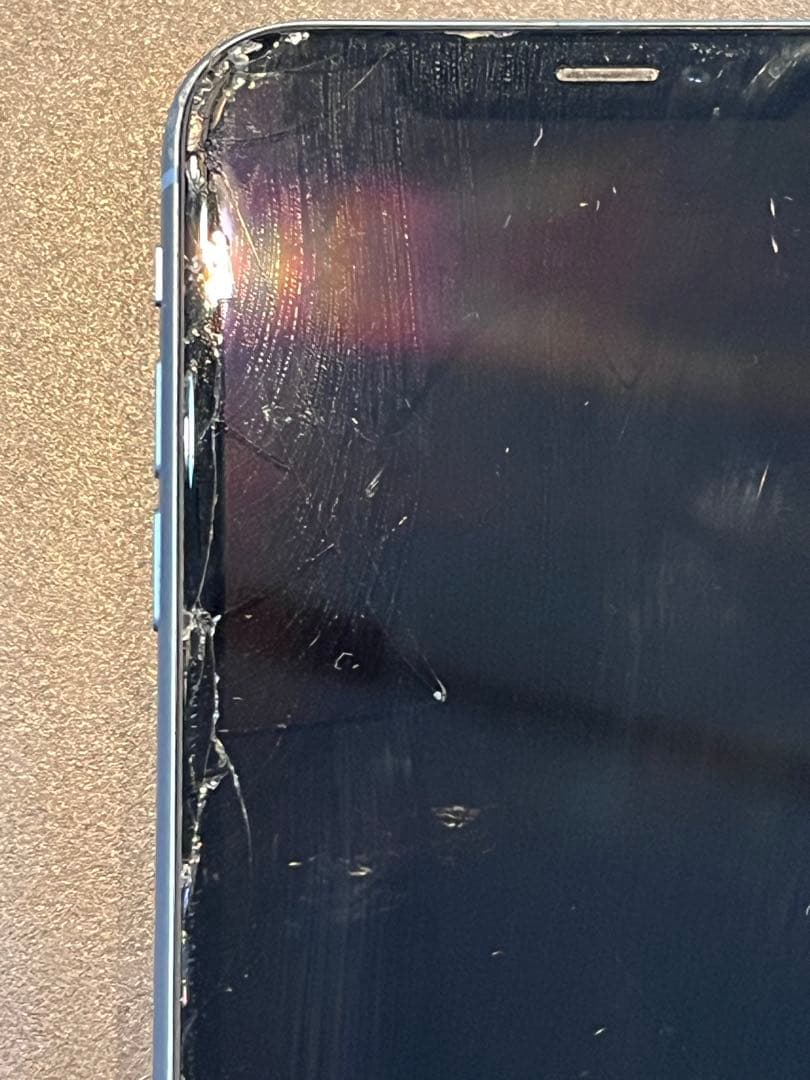 Apple iPhone XR 本体　画面割れあり