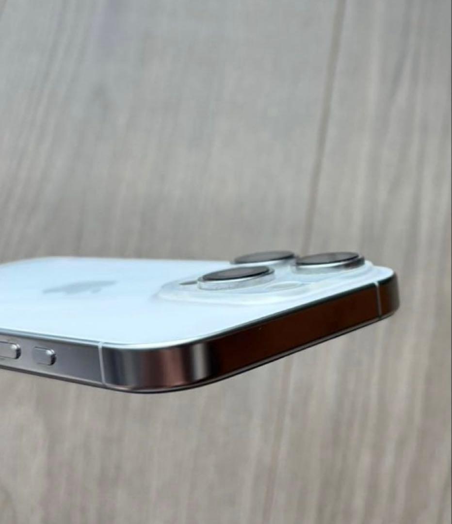 本日最終値下げ希少！コメント要　美品　iPhone16pro ホワイトチタニウム