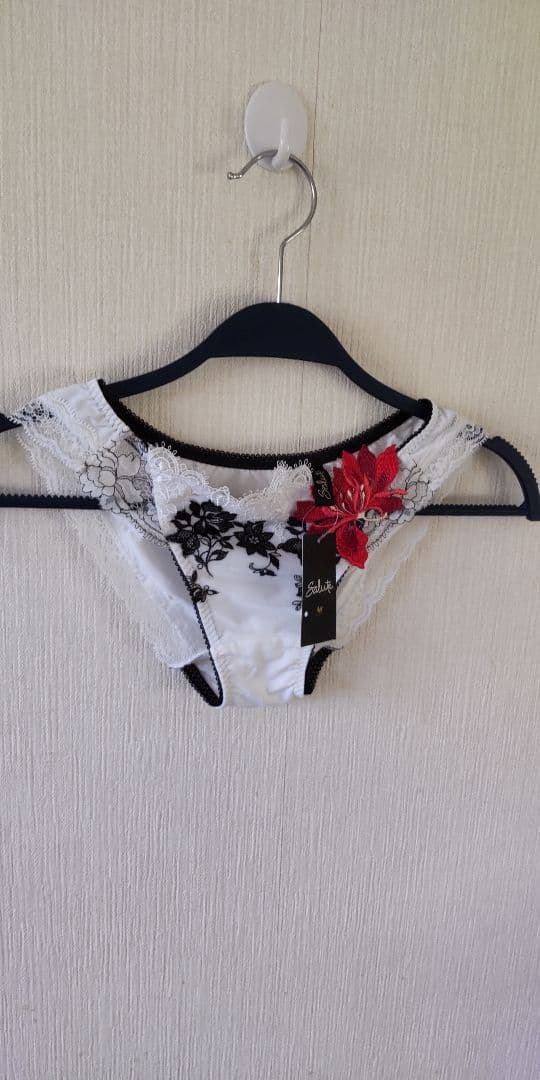 ワコール ブラジャーショーツセット白 D70 M