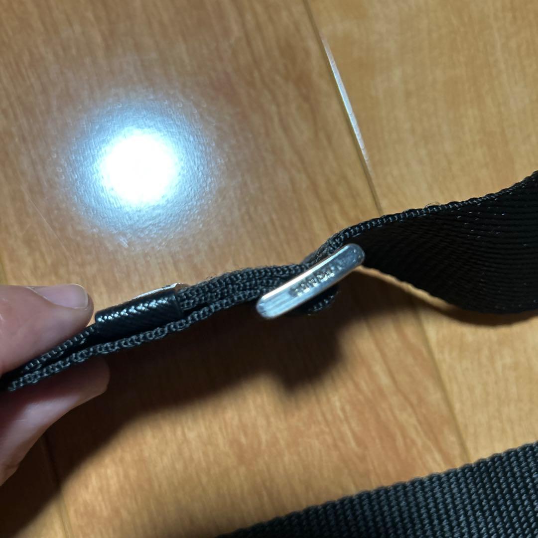 プラダ　ナイロン　斜めがけ　マチなし　ショルダーバッグ