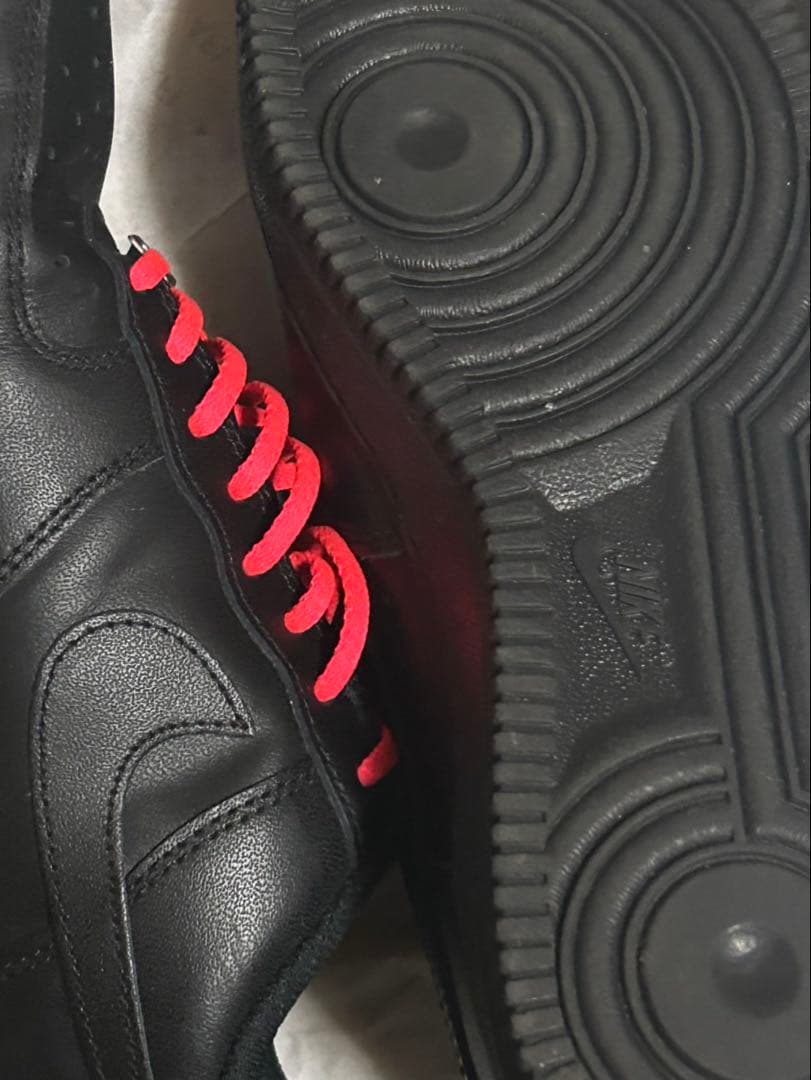 Nike Air Force 1 ブラック レッド靴紐