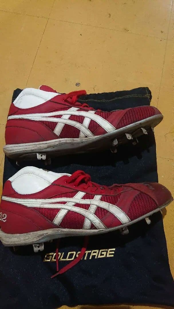 最終値下げasics スパイクシューズ 赤