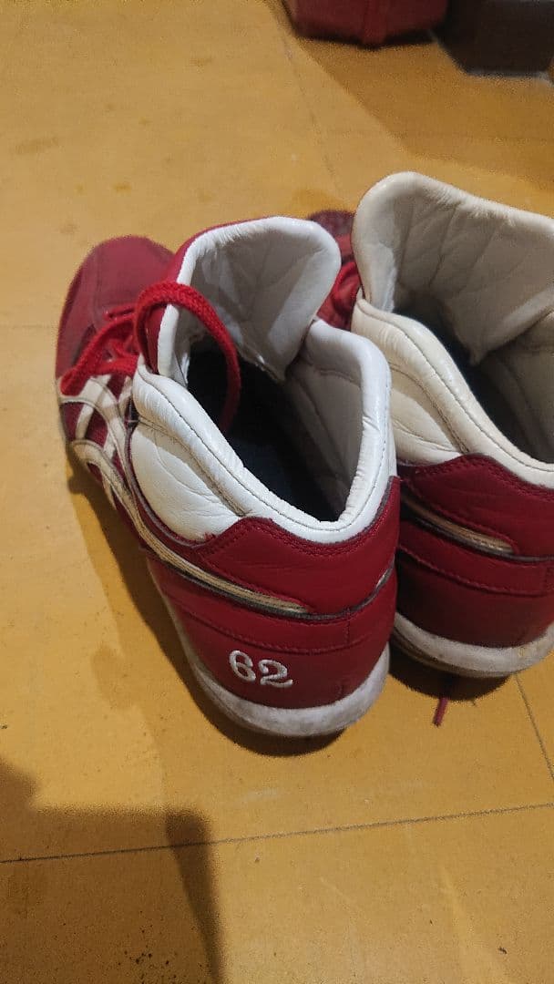 最終値下げasics スパイクシューズ 赤