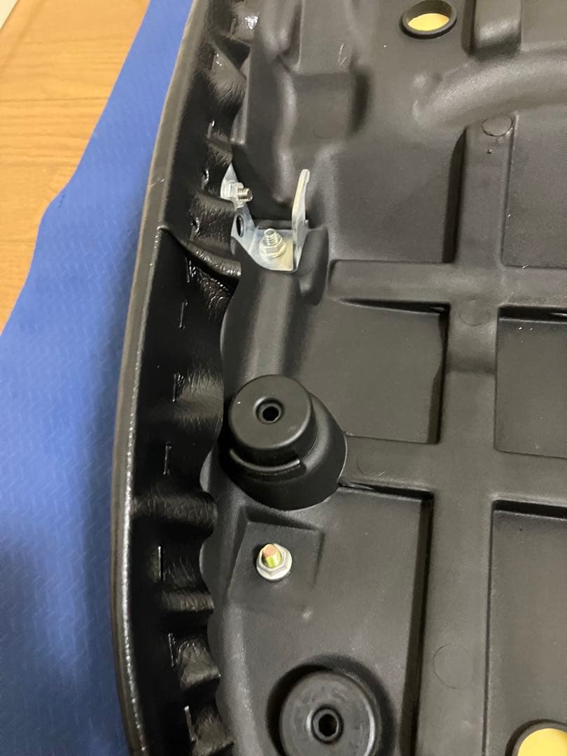 Kawasaki カワサキ　Z900RS 用　シート　タックロール　カスタム