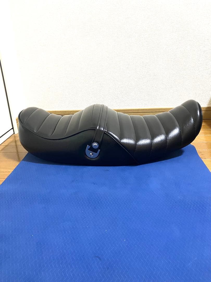 Kawasaki カワサキ　Z900RS 用　シート　タックロール　カスタム