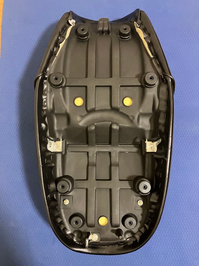 Kawasaki カワサキ　Z900RS 用　シート　タックロール　カスタム