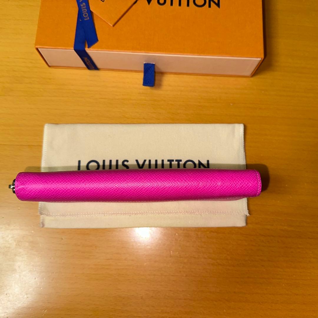 LOUIS VUITTON ジッピーウォレット ピンク色　ヴィトン