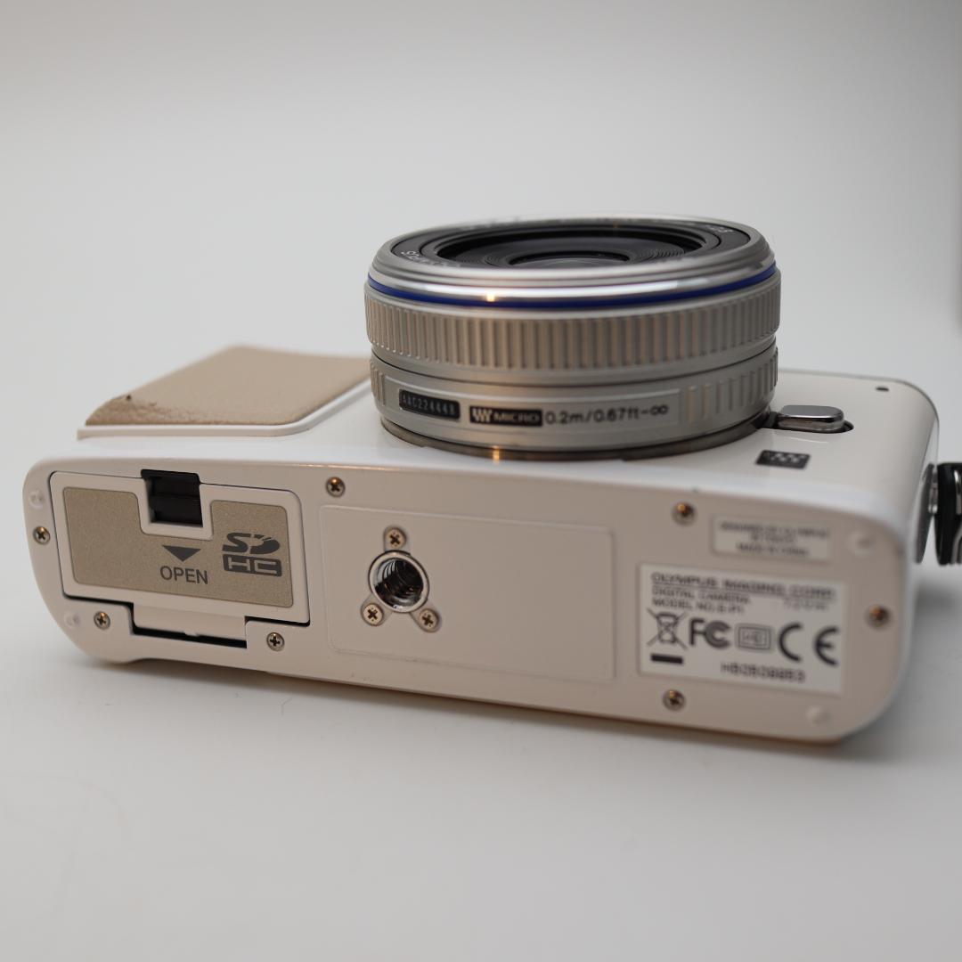 OLYMPUS PEN E-P1 TWO LENS KIT　２レンズキット　白