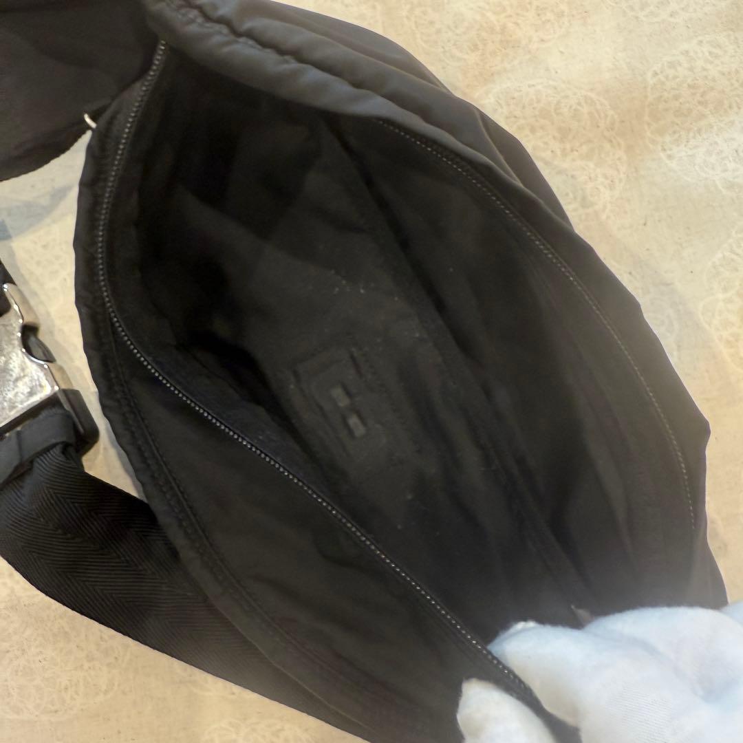 プラダ　ウエストポーチ　ボディバッグ　三角ロゴ　ブラック