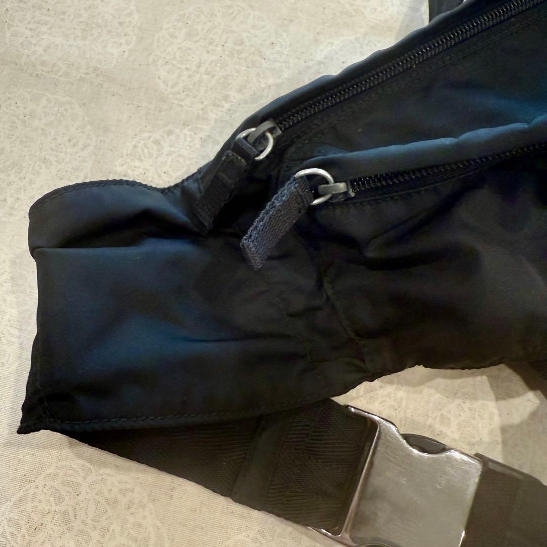 プラダ　ウエストポーチ　ボディバッグ　三角ロゴ　ブラック