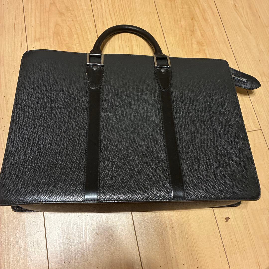 値下げしました！ルイ・ヴィトン　ビジネスバッグ 黒 シンプル