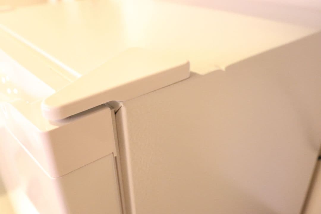 マクスゼン　前開き冷凍庫　31L