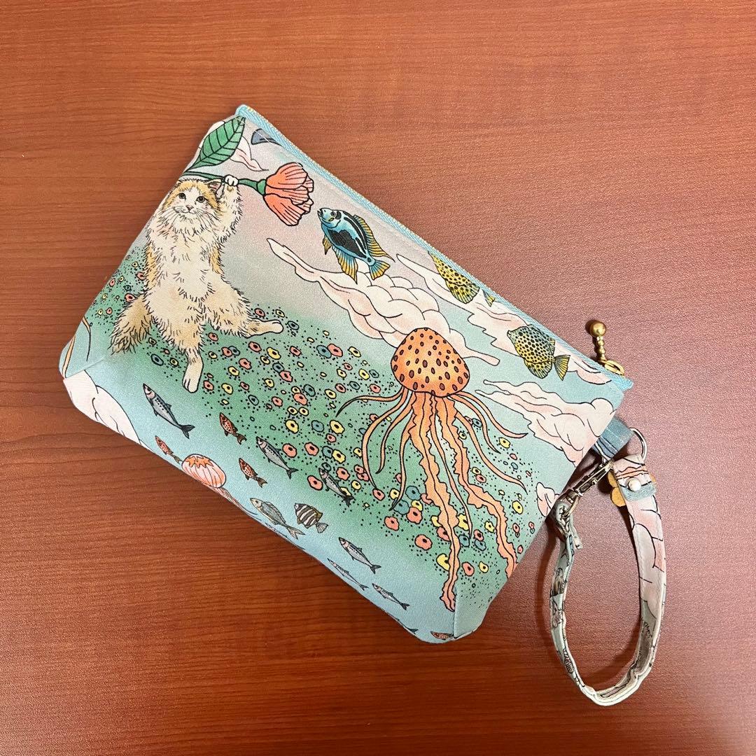 おとぎの国の猫と仲間たちハンドメイド　A4サイズトートバック＆18㎝ポーチセット