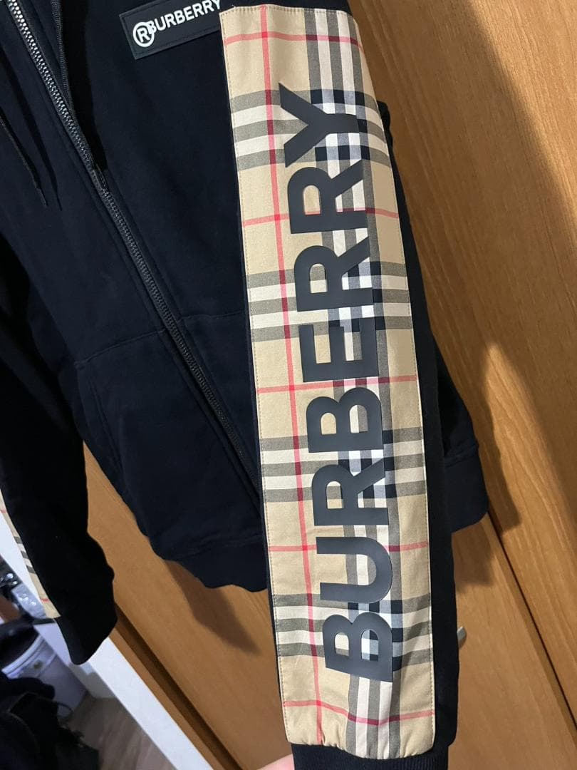 Burberry ジップアップパーカー Sサイズ