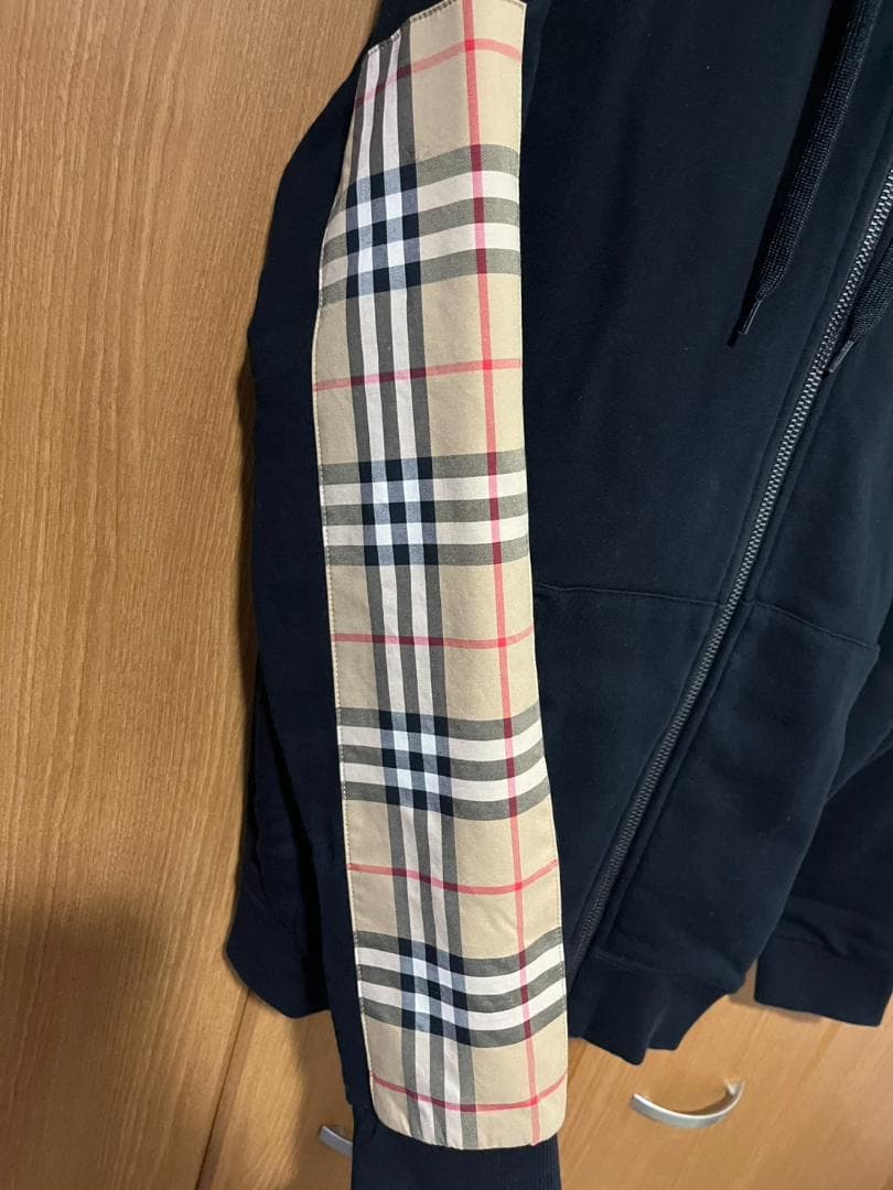 Burberry ジップアップパーカー Sサイズ