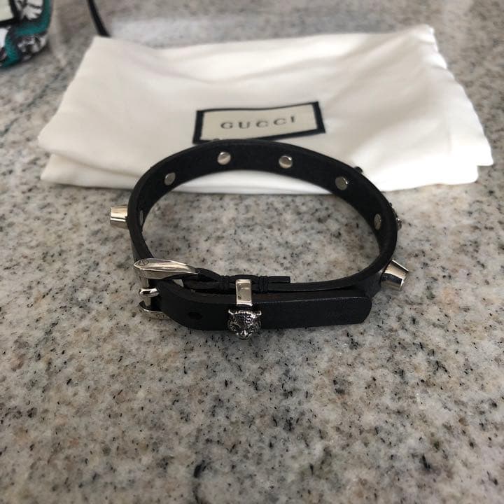 GUCCIレザーブレスレット