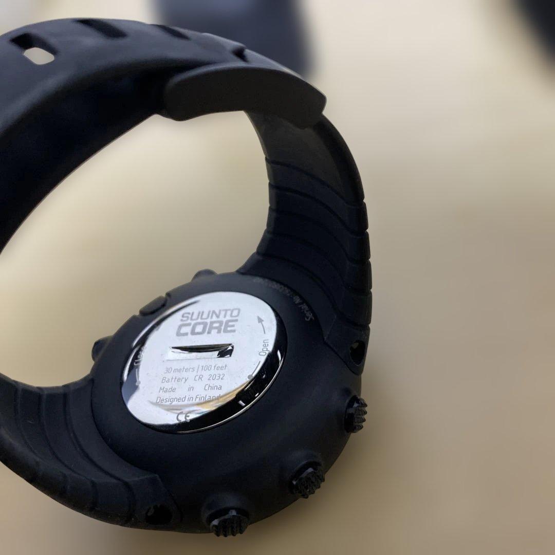 SUUNTO CORE スント コア オールブラック 時計新品。