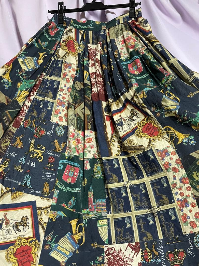 Jane marple All You Need Is Love スカート