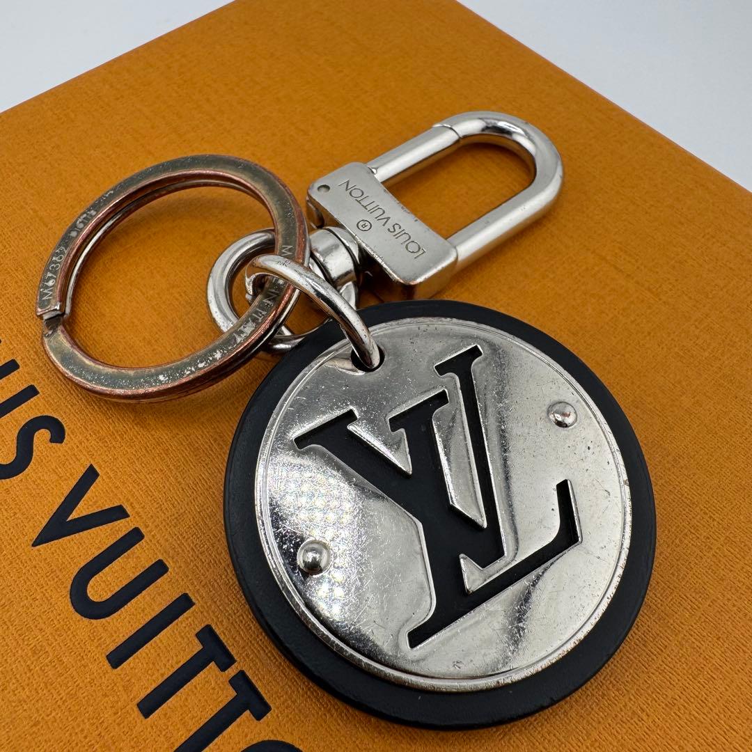 美品 ルイヴィトン ポルトクレ・LVサークル チャーム キーリング キーホルダー