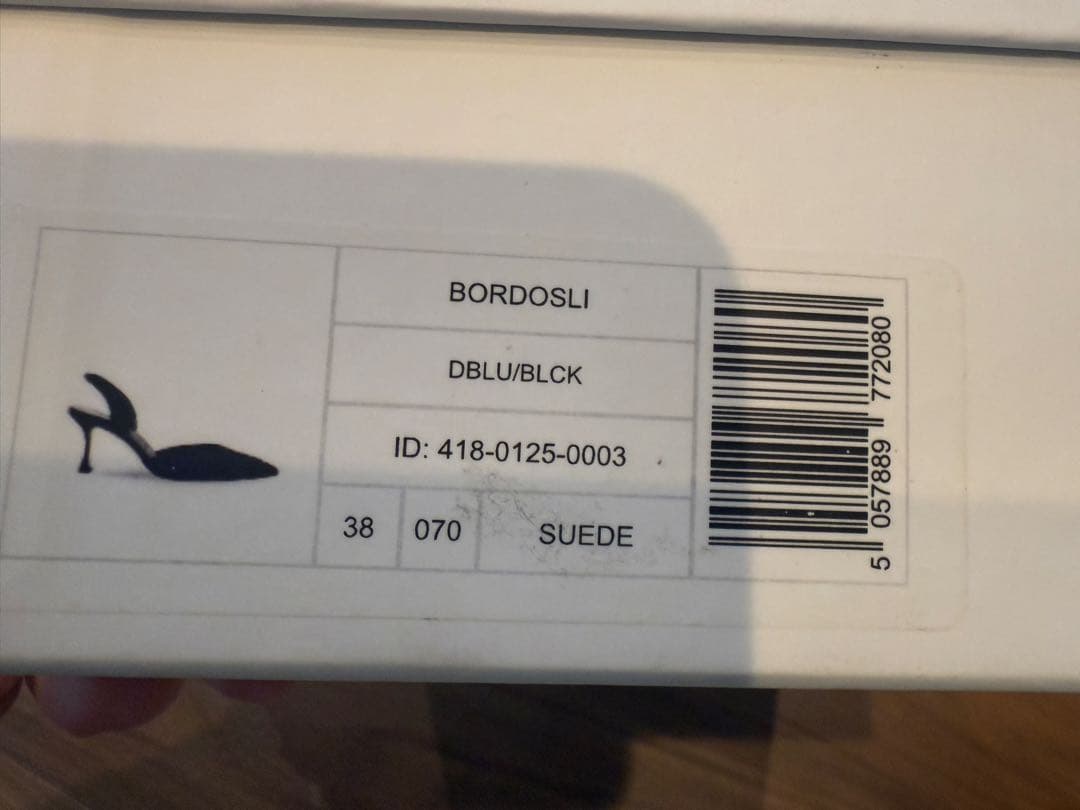 【美品】マノロブラニク Bordosli スエード ディープブルー