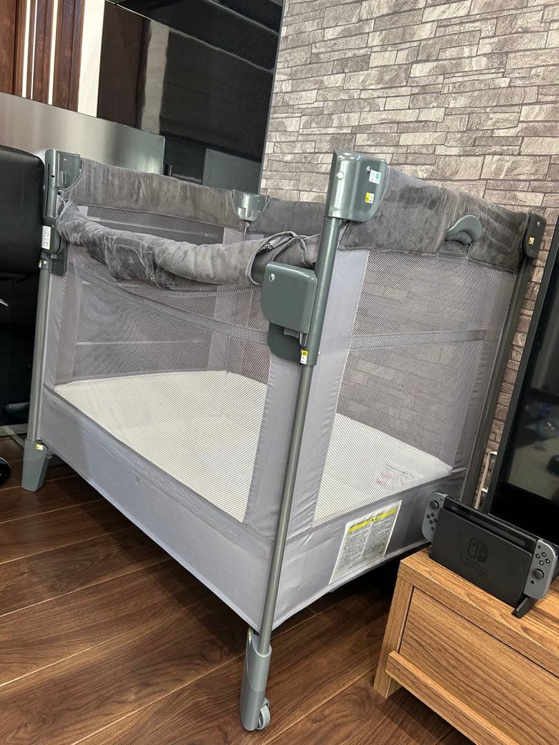 Aprica ベビーベッド グレー メッシュサイド