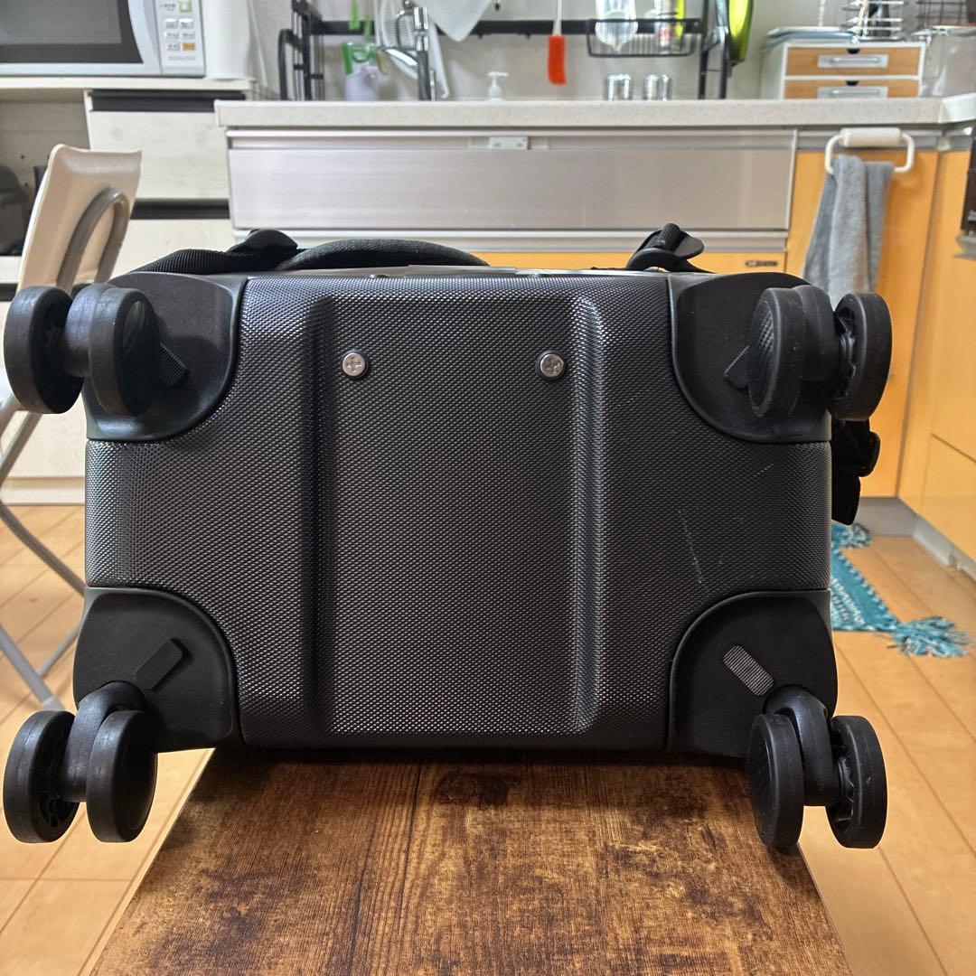 グレーと赤のリュック・バックパック