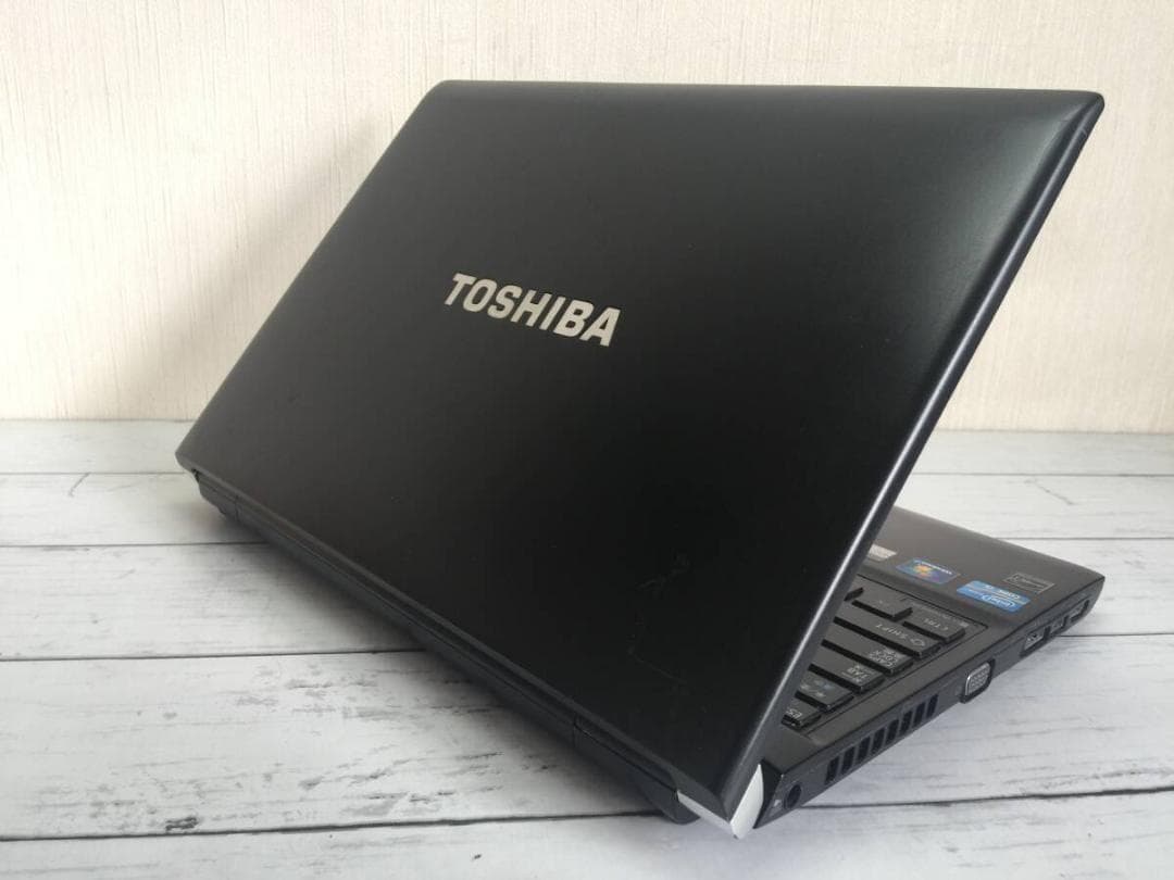 東芝 dynabook R731/W2MB 13.3型コンパクトノートパソコン