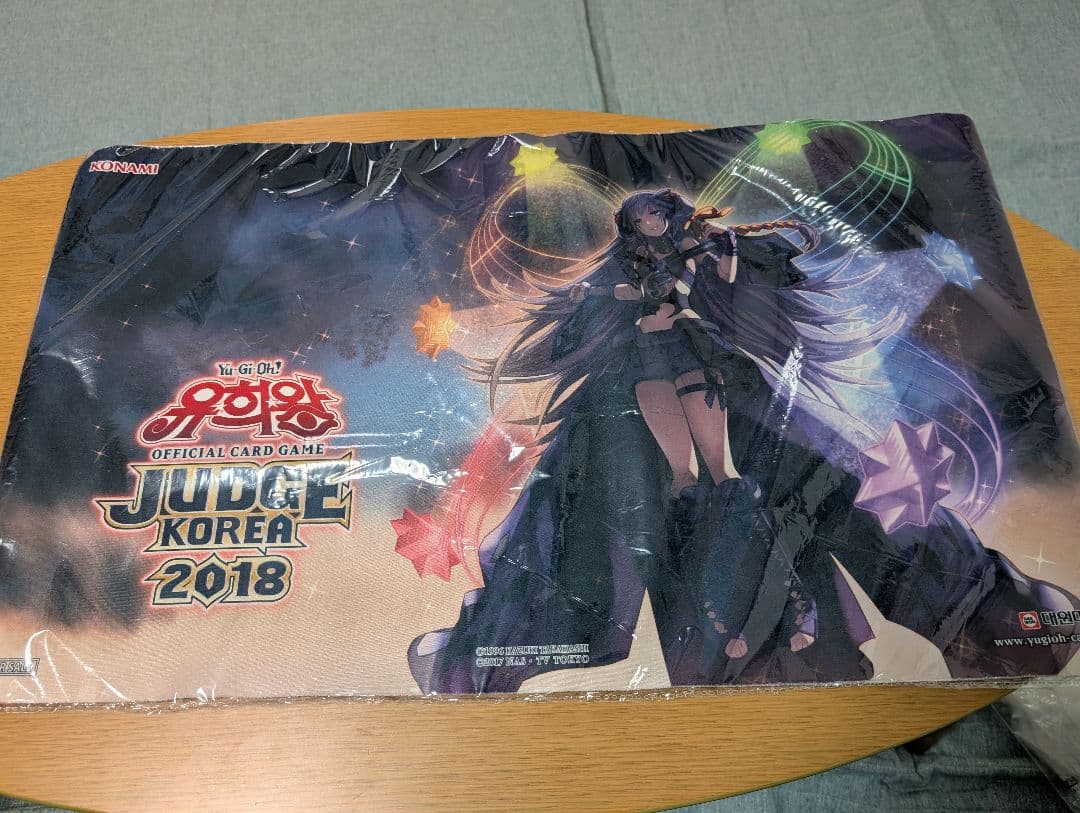 イヴリース　公式プレイマット