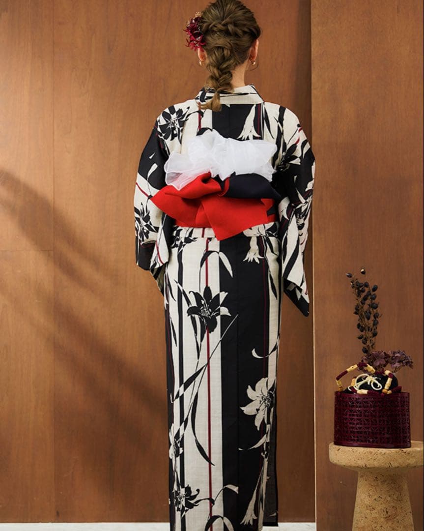 2時間屋内で着用のみ！ストライプ×百合レトロモダン【３点セット浴衣/帯/下駄】