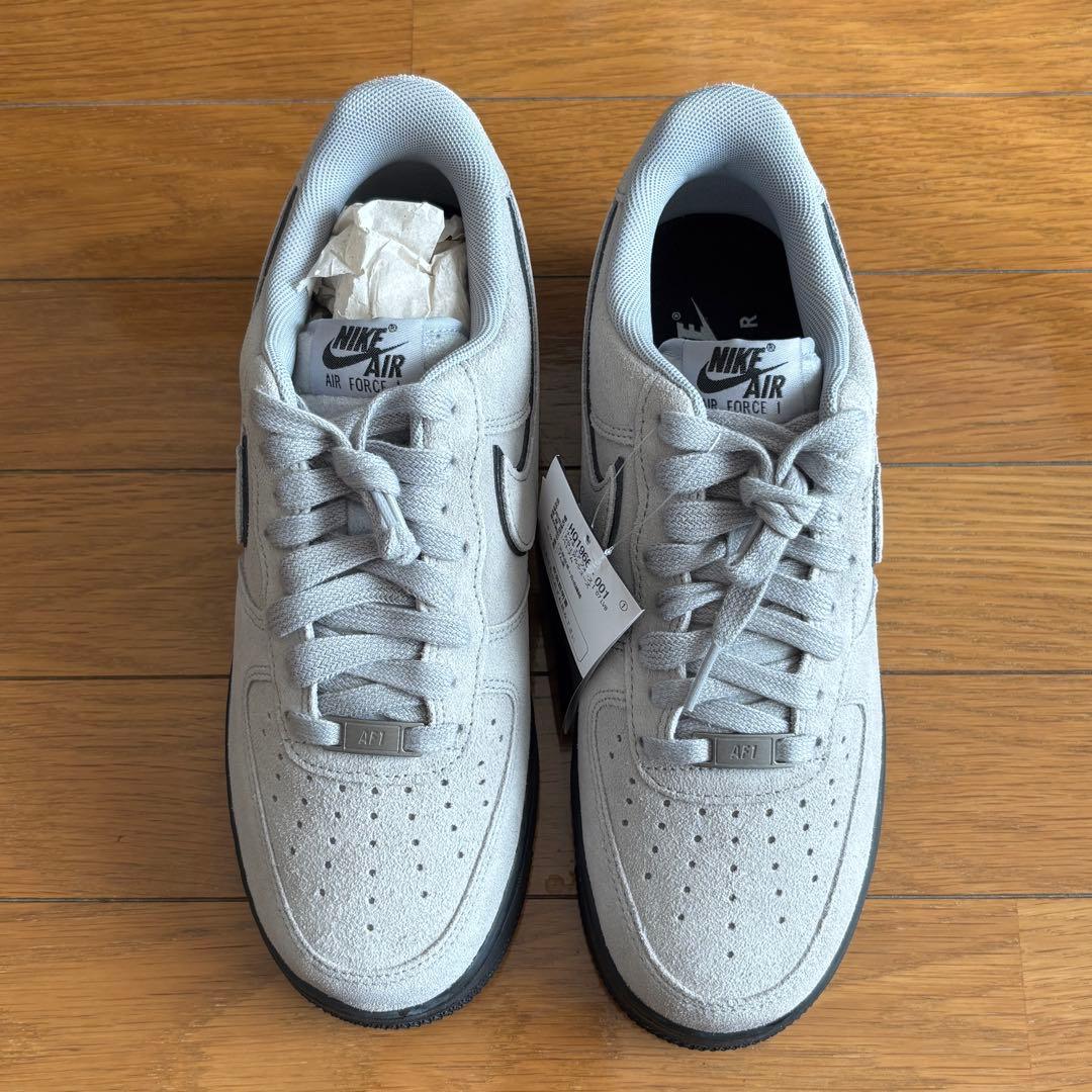 NIKE AIR FORCE 1 ＇07 LV8　HQ1966-001 グレー