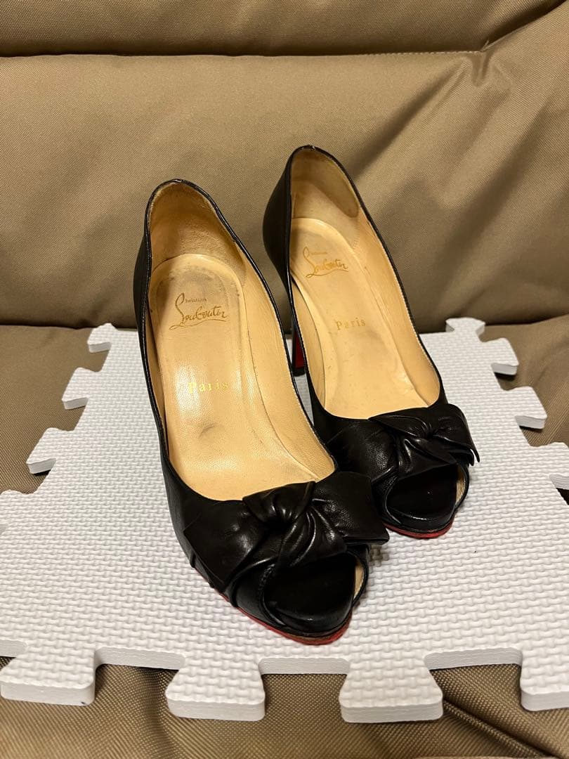 Christian Louboutin ブラックオープントゥハイヒール 37