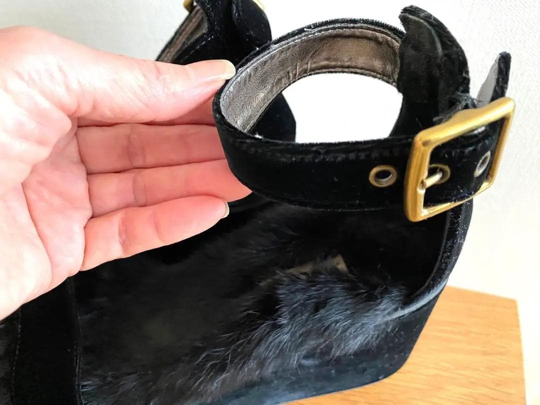 美品【ファビオルスコーニ 】ファー サンダル 35（22.5）