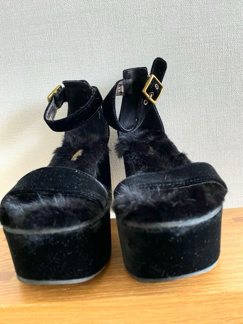 美品【ファビオルスコーニ 】ファー サンダル 35（22.5）