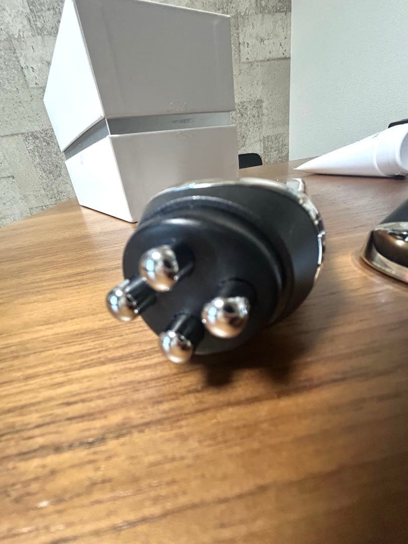 【中古極美品】CURRENT BODY RFラジオ派美顔器&新品専用美容液