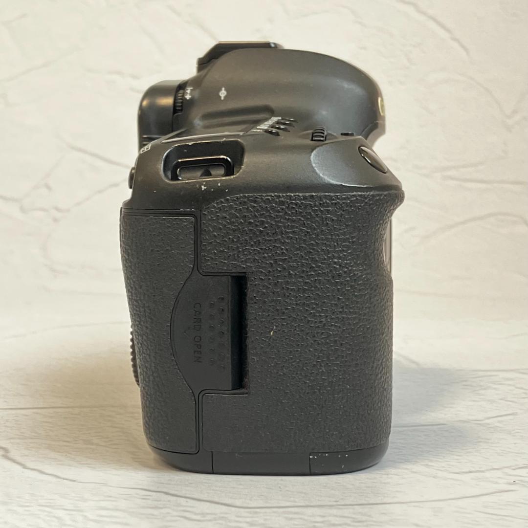 【良品】Canon EOS 5D Mark III ボディ(バッテリー付)