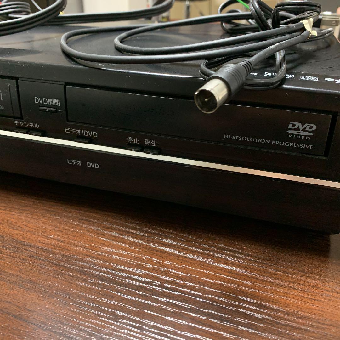 TOSHIBA ビデオ　一体型DVDプレイヤー　SD-V800