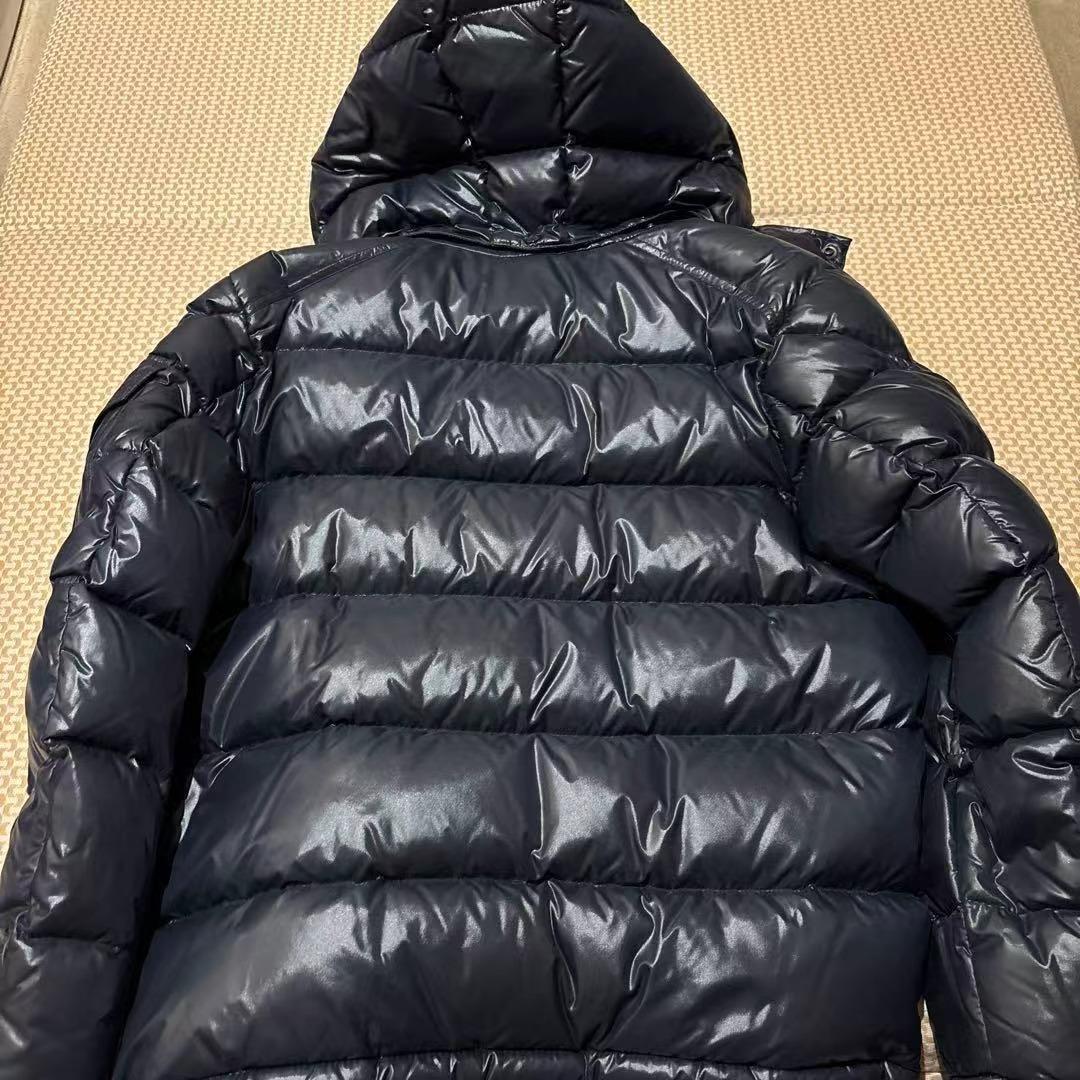 モンクレールブラックのフード付きダウンジャケット