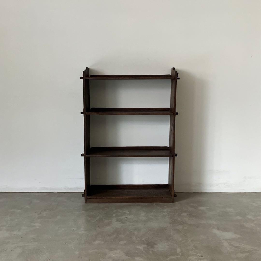 古い木製の楔棚