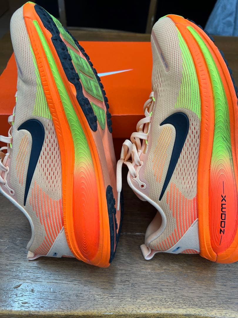 Nike ボメロ18 28.0ランニングシューズ ピーチオレンジ サイズ