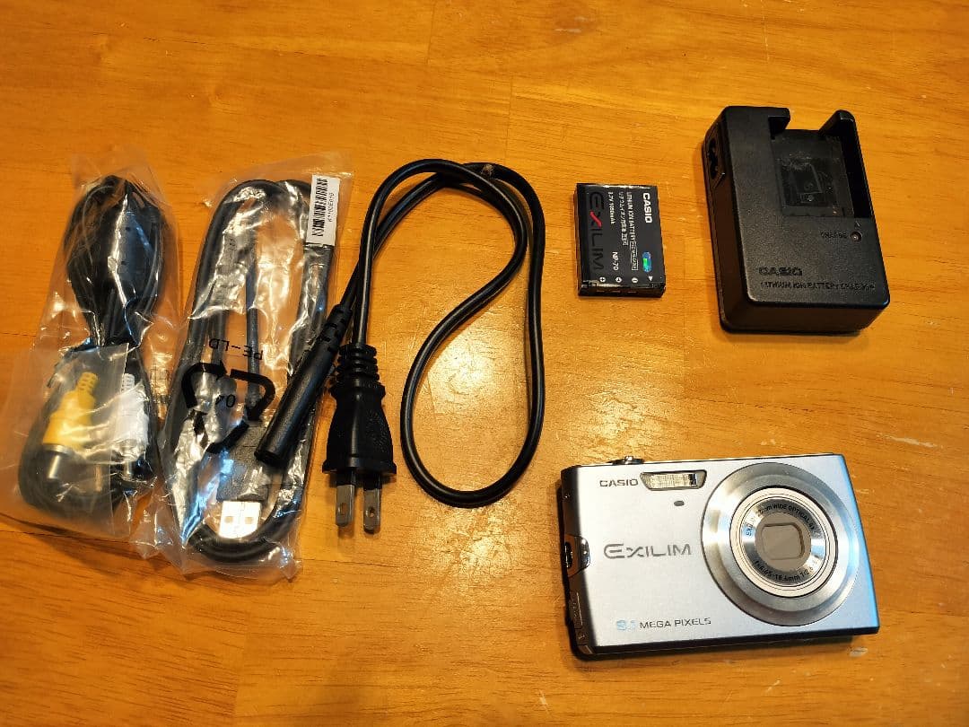 CASIO EXILIM EX-Z250 9.1MP デジタルカメラ