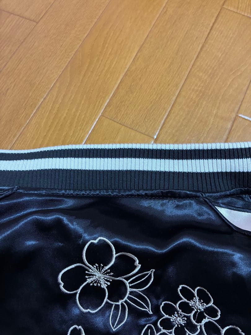 絡繰魂　刺繍入りリバーシブルスカジャン 黒とシルバー