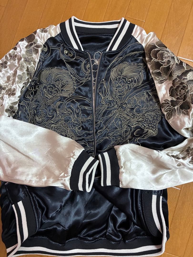 絡繰魂　刺繍入りリバーシブルスカジャン 黒とシルバー