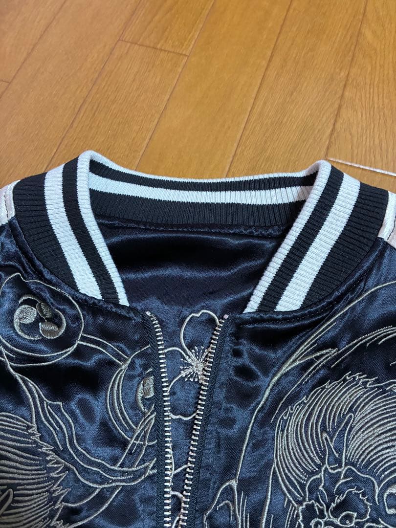 絡繰魂　刺繍入りリバーシブルスカジャン 黒とシルバー