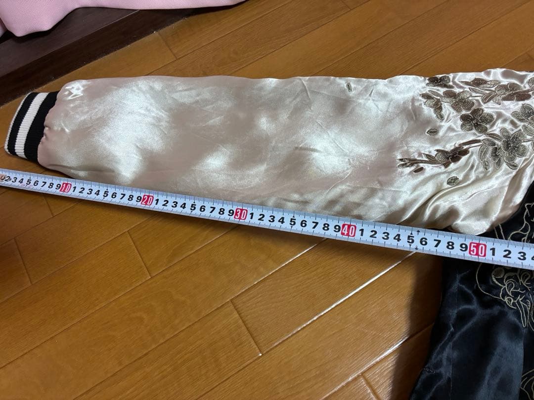 絡繰魂　刺繍入りリバーシブルスカジャン 黒とシルバー